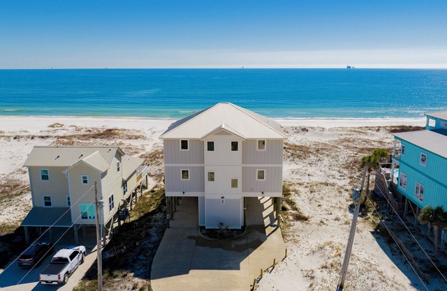 Shipwrecked - Pet-Friendly, Beachfront w/Private Heated Pool & Elevator