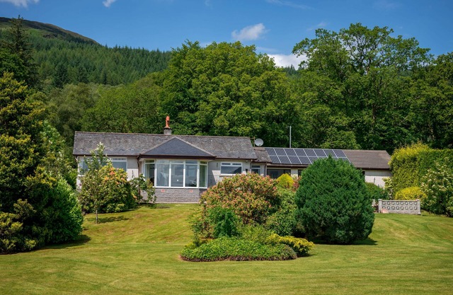 Shore House - sleeps 10 guests in 5 bedrooms