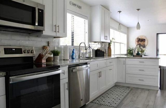 Shore Nuff, a relaxing 4-bedroom vacation home on Canyon Lake