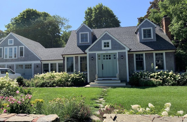 Shoreby Hill - Recently Renovated Spacious Cape