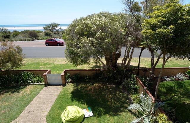 Shoreline beach front villa - Ocean front with wood fire