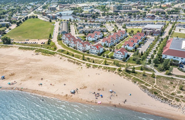 Shoreline Sanctuary - 4 Bedroom Beachfront Condo