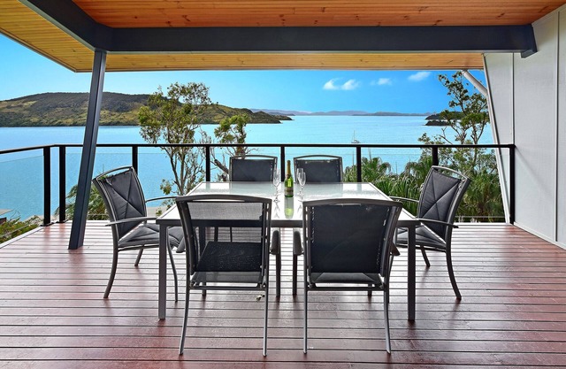 Shorelines 01 - Hamilton Island