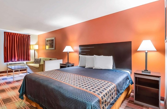 Short Drive to Georgia Aquarium and CNN Center! Free Onsite Parking