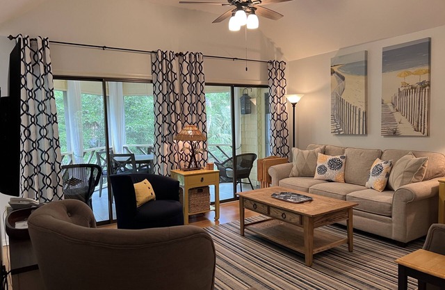 Short, pleasant walk to the beach! Two bedrooms, two baths. Dogs OK.