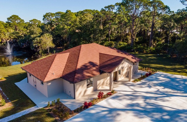 Short term vacation rental, luxury B&B located 0.9 miles from Manasota Beach.