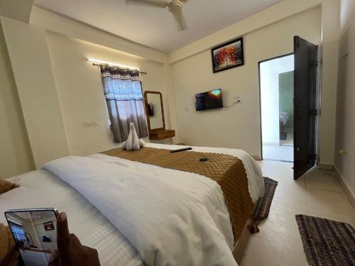 Shree om sai lodging