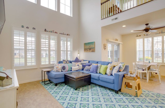 Shuttle to Beach: Millville Townhome w/Porch