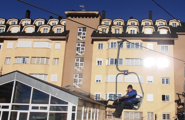 Sierra Nevada Apartament: along the chair lift, sunny, with a swimming pool