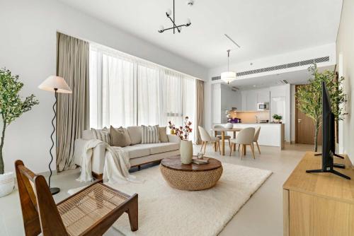 Silkhaus Charming 1BDR in Canal Front Tower