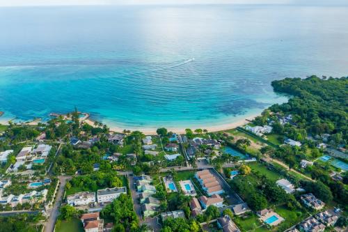Silver Palms Charming 1BR Private Beach and Pool