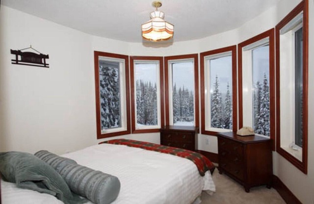 Silver Star Accommodation -The Knight Star Lodge