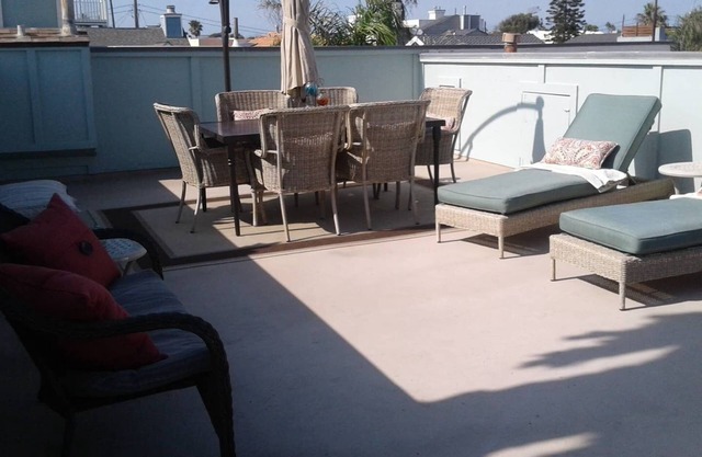 Silverstrand Getaway, walk to beach, sleeps 6