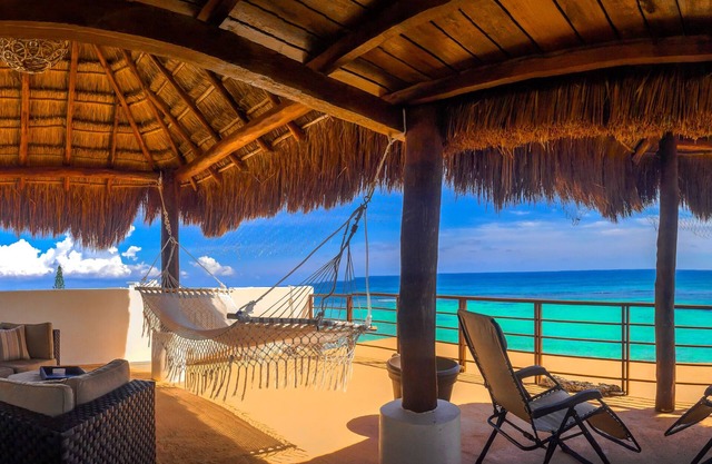 Simply Akumal's Best! Luxury Beachfront Penthouse w/Infinity Pool, Rooftop.