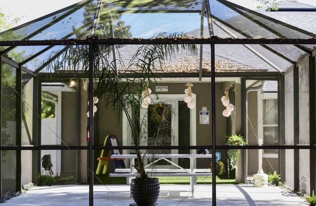 Single house: 12guests,4bds/2baths,large backyard.