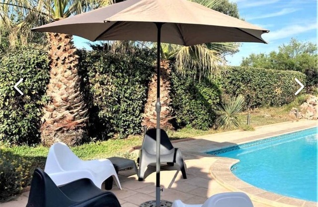 Single storey house with pool for 8 people in Marseillan
