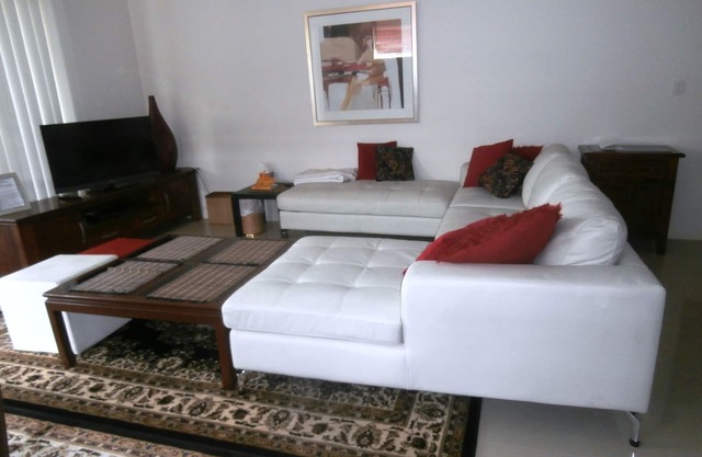 Single Storey Luxury Home Great Quiet Location 1.3 kms walk to Jetty Rd Shopping