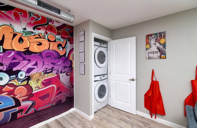 Sip & Paint Artistic Getaway with AC, WiFi in wonderful Arlington