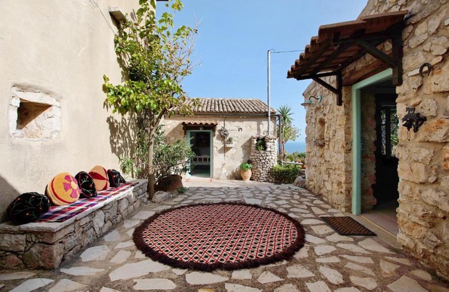 Sira Stonehouse ll
