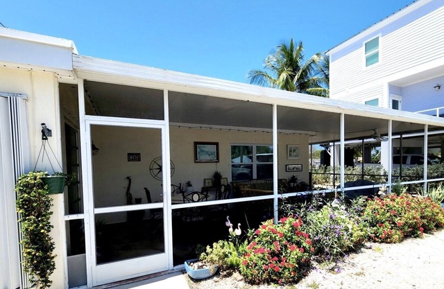Siren Song- 1/1 Conch style home in Little Venice