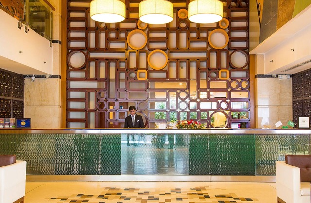 Six Seasons Hotel
