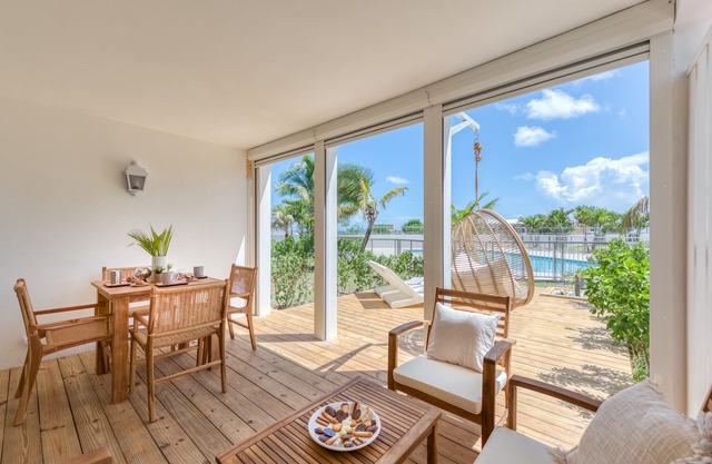Six View - Beach Front Apartment