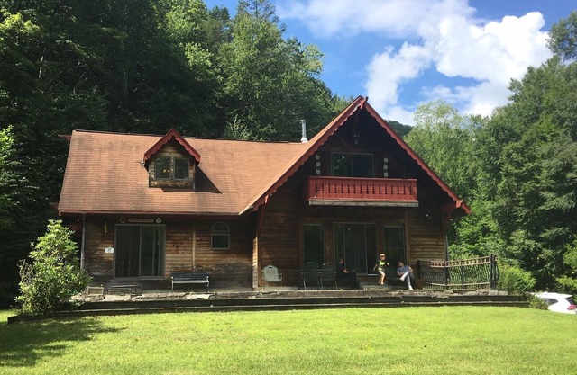 Ski Belleayre, Hunter or Windham - The Secluded Chalet, fire place, 4 bed/2 bath