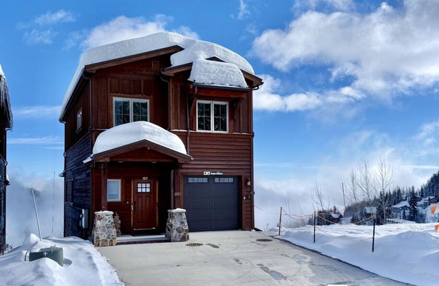 Ski for free! Ski in/out Above Schweitzer Village
