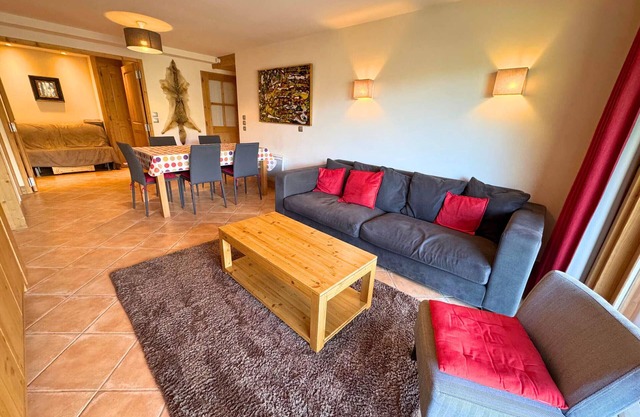 Ski-In/Ski-Out Apartment with Terrace and Modern Amenities in St Martin de Belleville