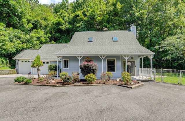 Ski, Hike & Fish: Mtn-View Maggie Valley Retreat