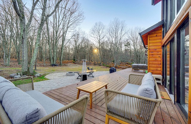 Ski, Hike & More: Spacious Log Cabin in Long Pond