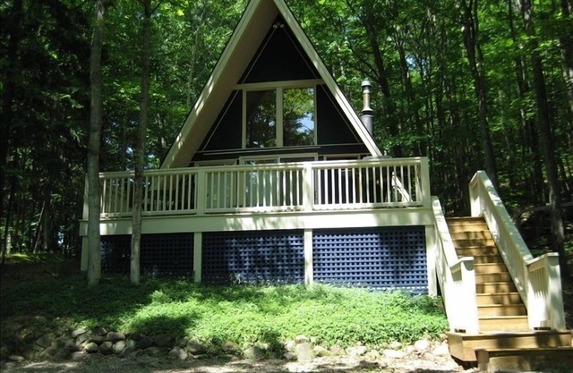 Ski Hills! Nubs Nob! Cute and cozy A-frame. A hidden gem! Great rates.