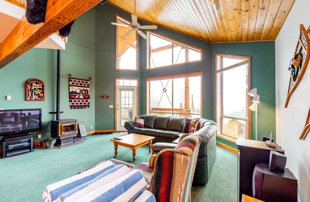 Ski-in/out chalet with gorgeous mountain views & hot tub