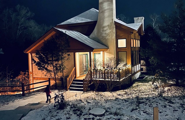 SKI IN/OUT, Upgraded Condo, Great Location for Ski Season and Summer
