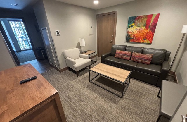 Ski in ski out 4-bedroom tranquil resort in brilliant Breckenridge,
