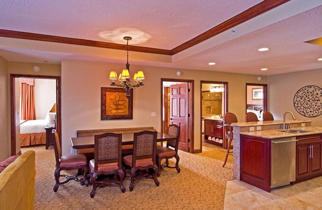 Ski-in/Ski-out 4 bedroom Presidential suite at Westgate Resort w/private hot tub