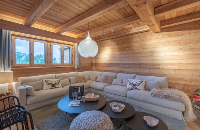 Ski-in ski-out chalet with spa and sauna, Alpe d'Huez