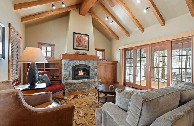 Ski In/Ski Out Cottage with Private Hot Tub
