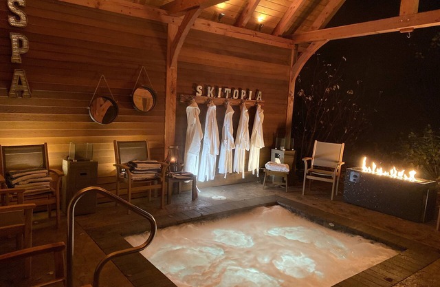 Ski in, ski out! Custom Spa Retreat. Direct access to Sunday River Resort