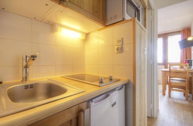Ski-in/ski-out & foot of the slopes, 8th floor, view mountain, balcony, tv, ski locker, 16m²