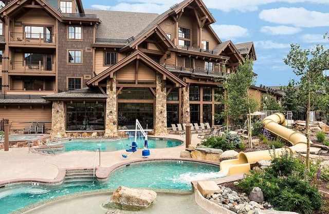 Ski In Ski Out Studio Suite w/Gondola Access to Town - Family Resort