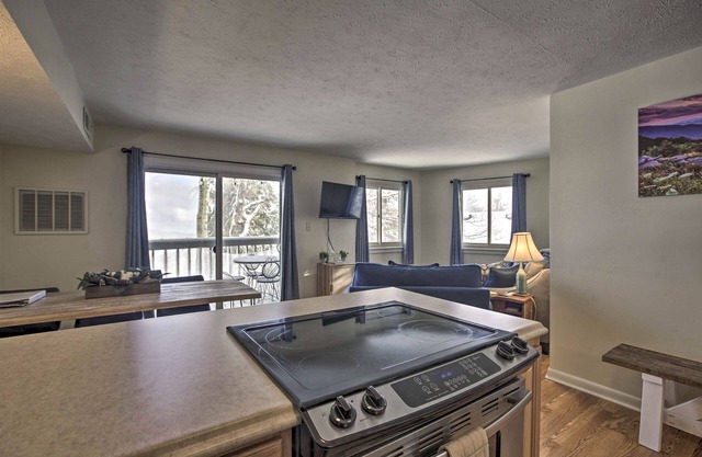 Ski-in Ski-out Wintergreen Condo w/Balcony