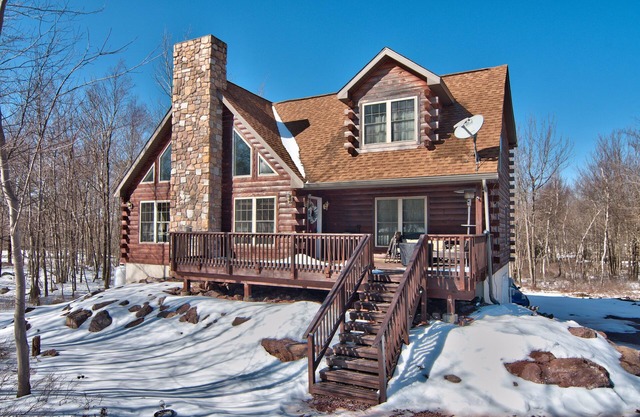 Ski JFBB Log Chalet home (modern, luxury, & New) Pocono Raceway