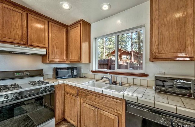 Ski Lease 2025: 3 bedroom Bijou Cabin