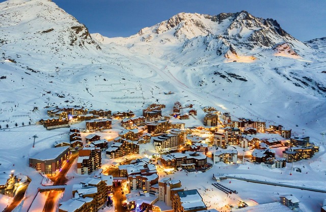 Skiing in Val-Thorens Very close to the slopes