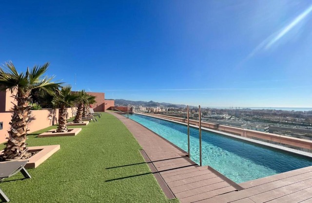 Sky Garden & seasonal pool views by ELE Apartments