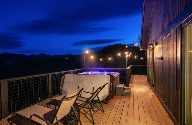 Skytop Summit-Hot Tub/Firepit/Big Views