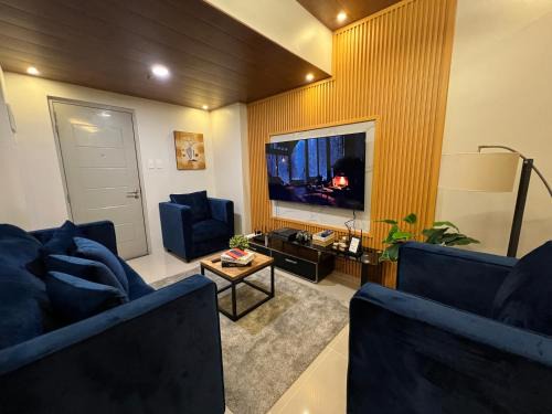 Skyview 2BR at Grass
