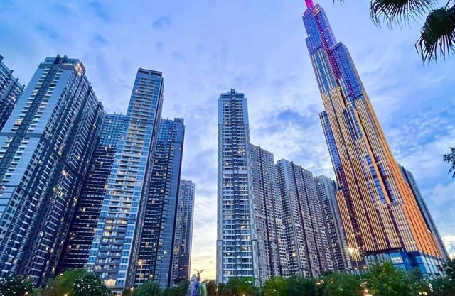 Skyway Apartments Luxury - At Vinhome Central Park, Binh Thanh