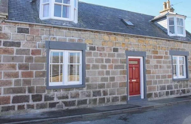 SLATER'S, pet friendly, country holiday cottage in Portknockie